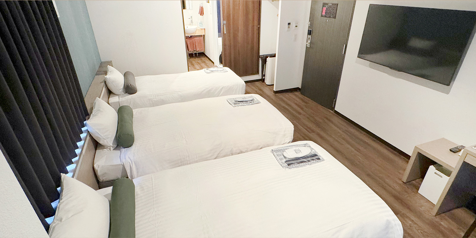 Deluxe Triple room 2